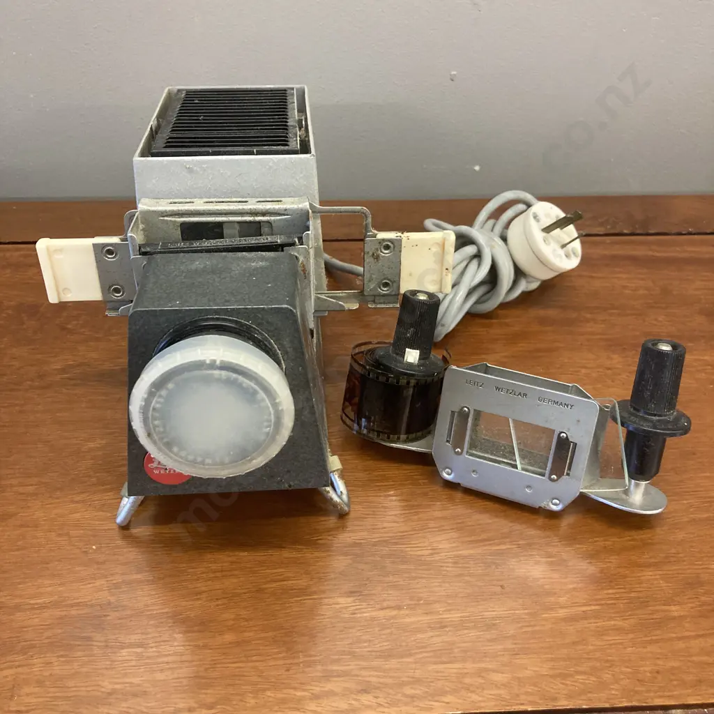 Original Vintage Leitz Wetzlar Pradix Slide Projector.  Leitz Wetzlar Film Roll Film & Film Image 1++